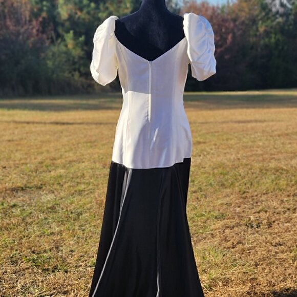 Black/Ivory Evening Gown (See Pix For Size) - Picture 5 of 12